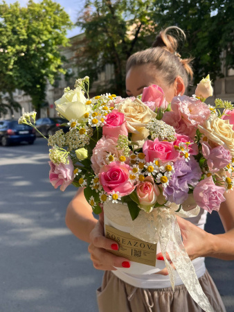 КОМПОЗИЦИЯ сезонных цветов в коробке