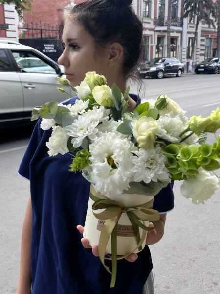 Нежные композиции цветов в шляпных коробках