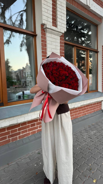 Монобукет из 101 КРАСНОЙ розы